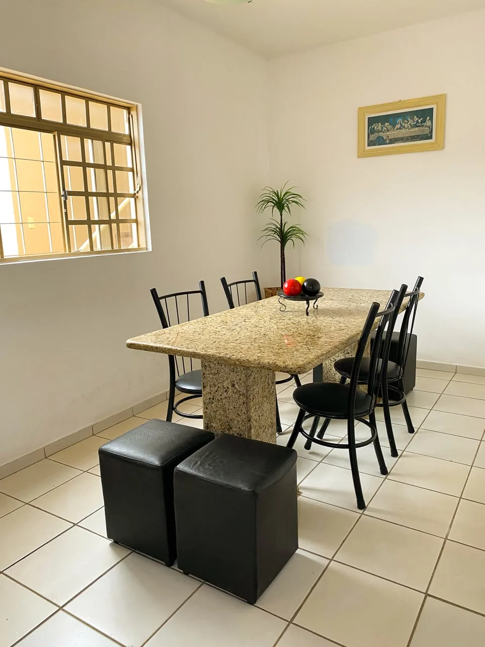 Copa com mesa de jantar