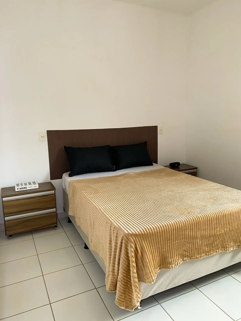 Quarto com cama de casal